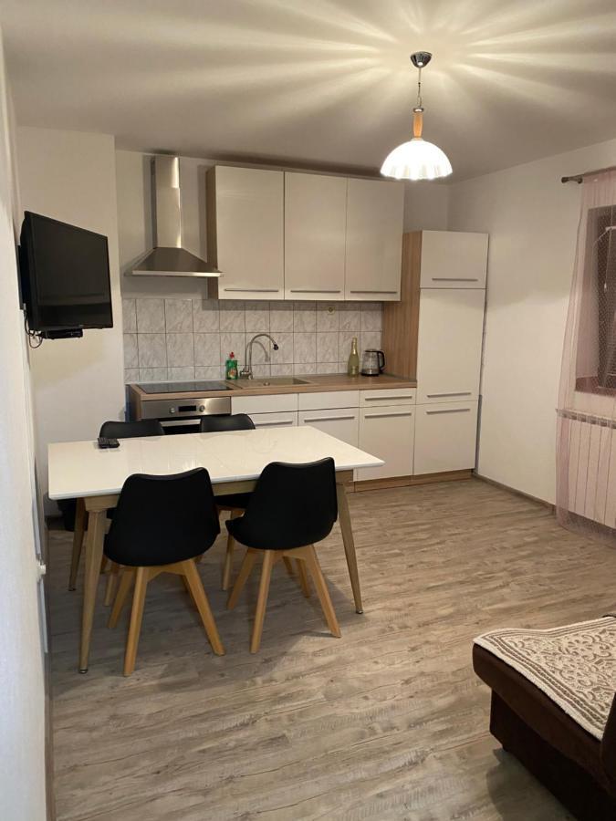 Laura Apartment *
